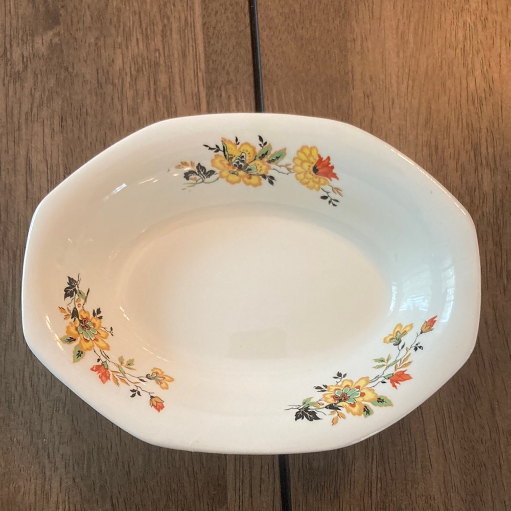 Two Vintage small dish from Homer Laughlin octagonal / oval small dish / plate